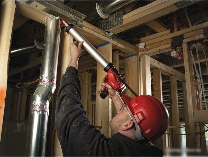 Пистолет для герметика Milwaukee M12 PCG/600A-201B 4933441670 (с 1-им АКБ)