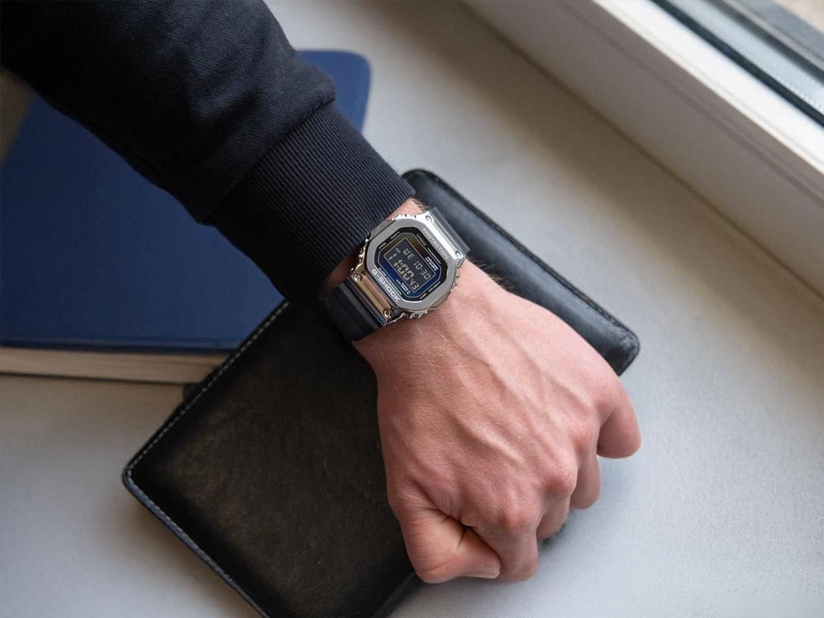 Наручные часы Casio GM-5600RW-1E