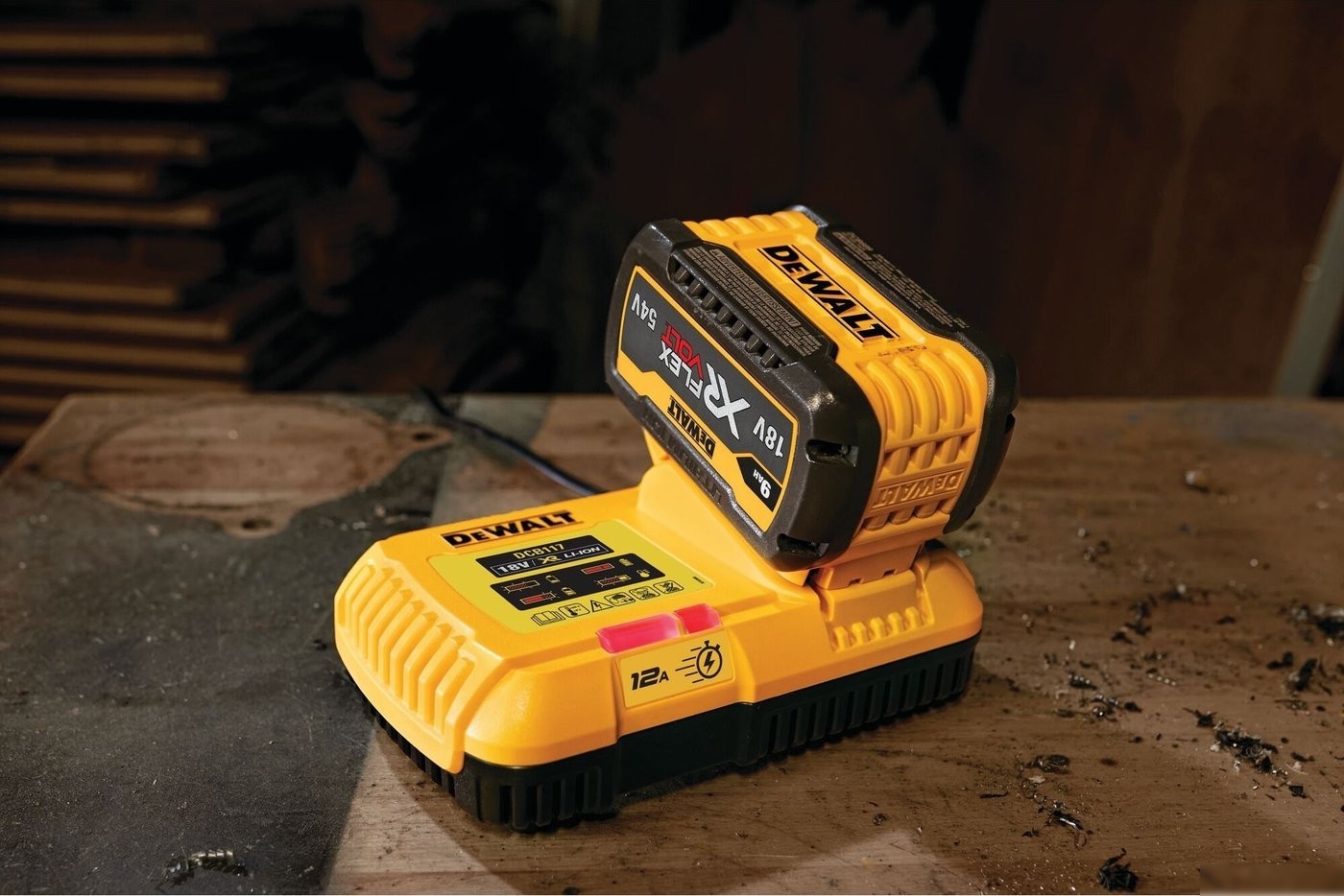 Зарядное устройство DeWalt DCB117 (18В)