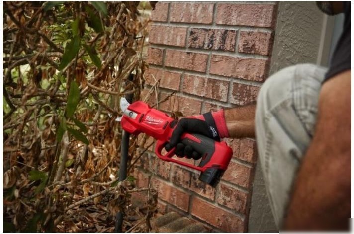 Секатор Milwaukee M12BLPRS-0 4933480114 (без АКБ)