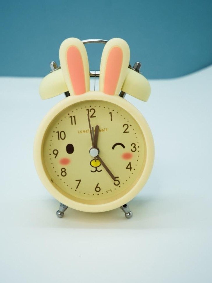 Настольные часы ILikeGift Cute rabbit 17138-01 (желтый)