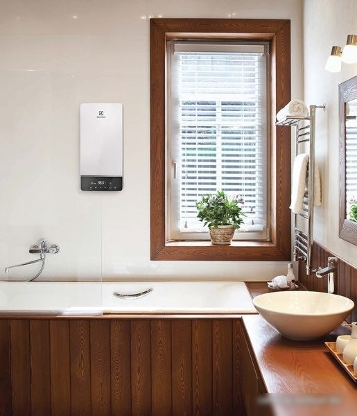 Проточный электрический водонагреватель Electrolux NPX 12-18 Sensomatic Pro