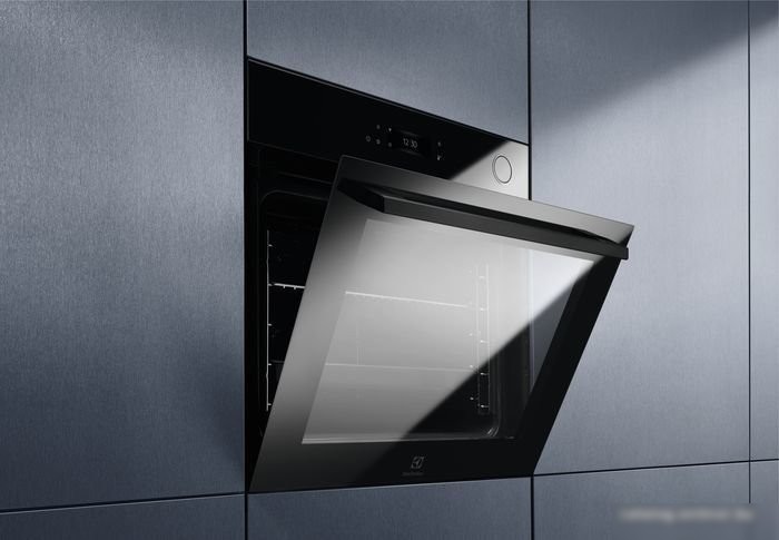 Электрический духовой шкаф Electrolux EOC8P39WZ