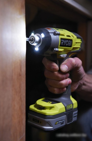 Шуруповерт Ryobi RID1801M