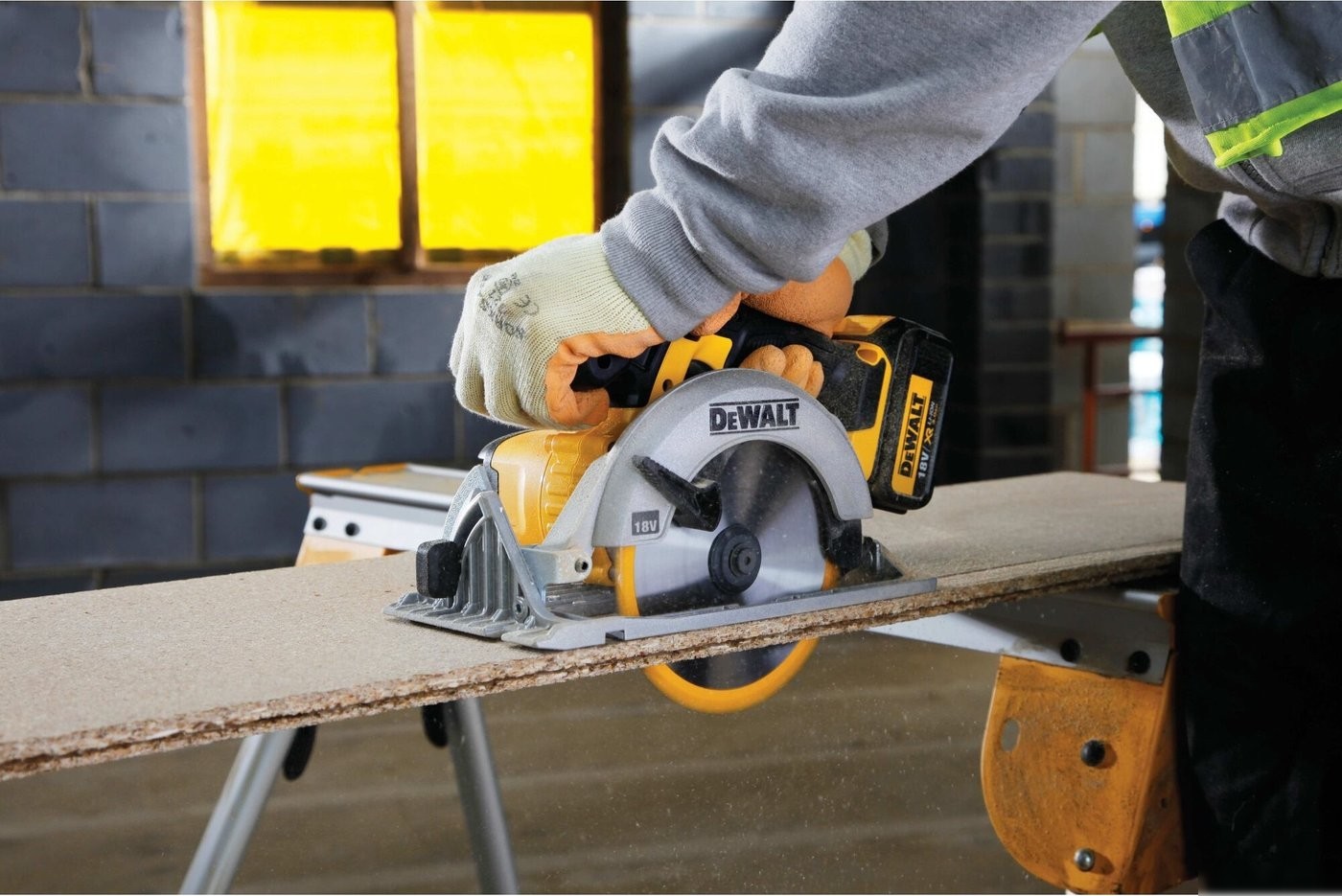 Дисковая (циркулярная) пила DeWalt DCS391NT (без АКБ, кейс)