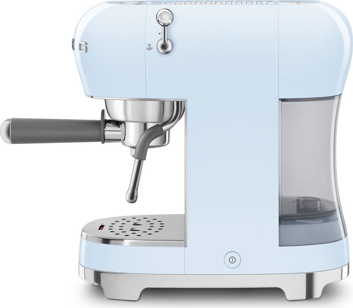 Рожковая кофеварка Smeg ECF02PBEU