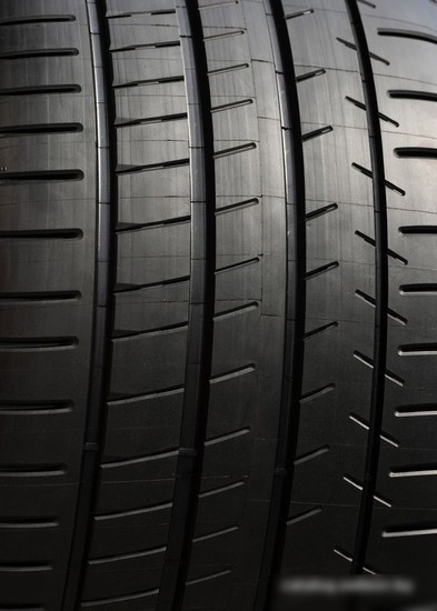 Автомобильные шины Michelin Pilot Super Sport 245/40R20 99Y