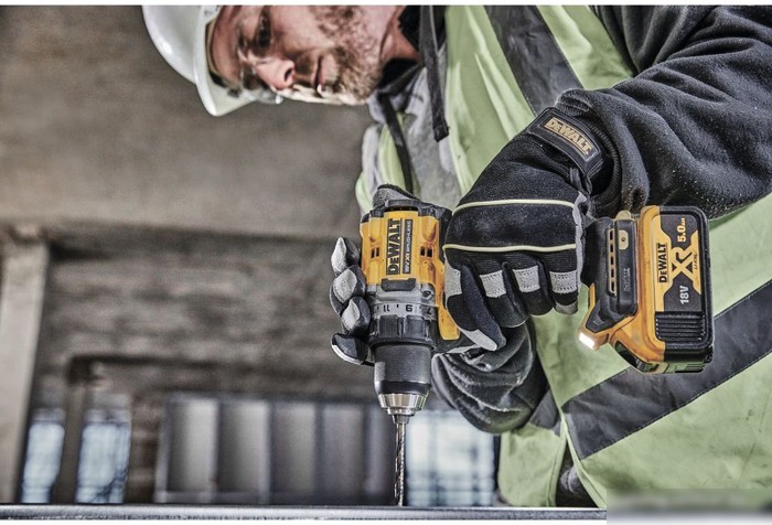 Дрель-шуруповерт DeWalt DCD800NT (без АКБ, кейс)