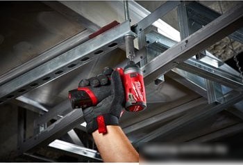 Винтоверт Milwaukee M12 FID-202X 4933459823 (с 2-мя АКБ, кейс)