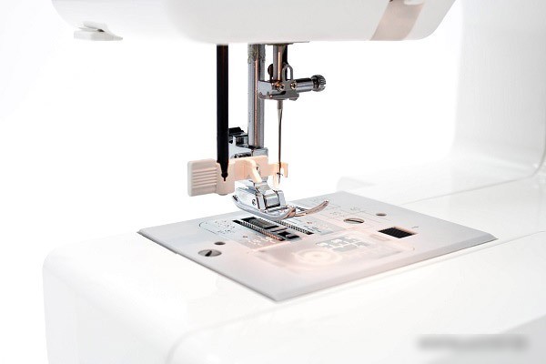 Швейная машина Janome EL-120