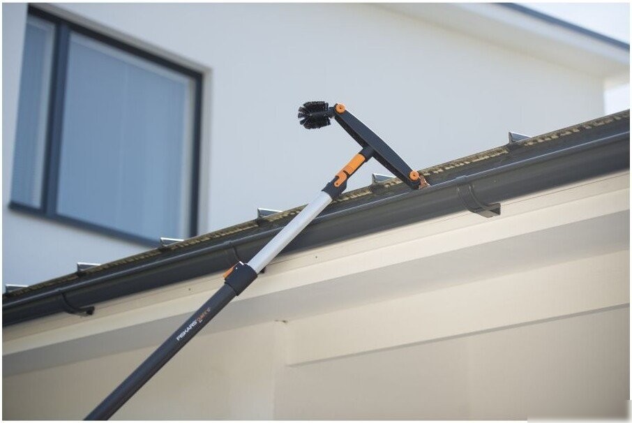 Очиститель желобов Fiskars 1001414