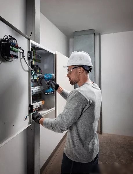 Ударная дрель-шуруповерт Bosch GSB 183-LI Professional 06019K9100 (с 2-мя АКБ, кейс)