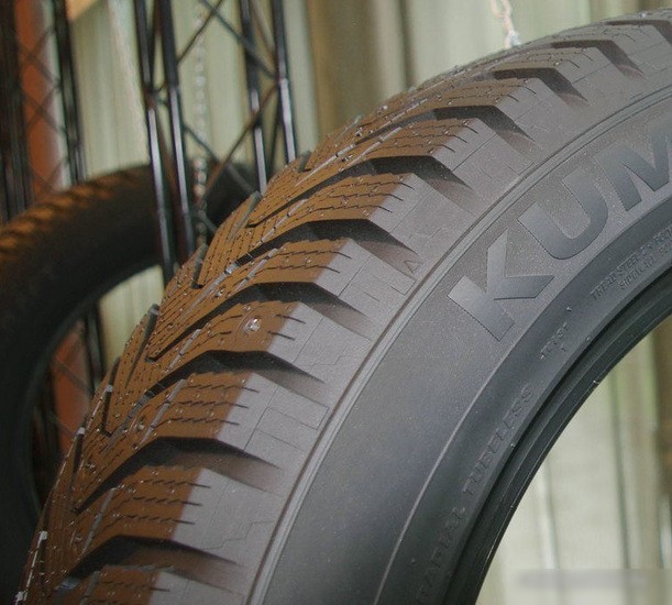 Автомобильные шины Kumho WinterCraft ice Wi31 225/55R16 99T