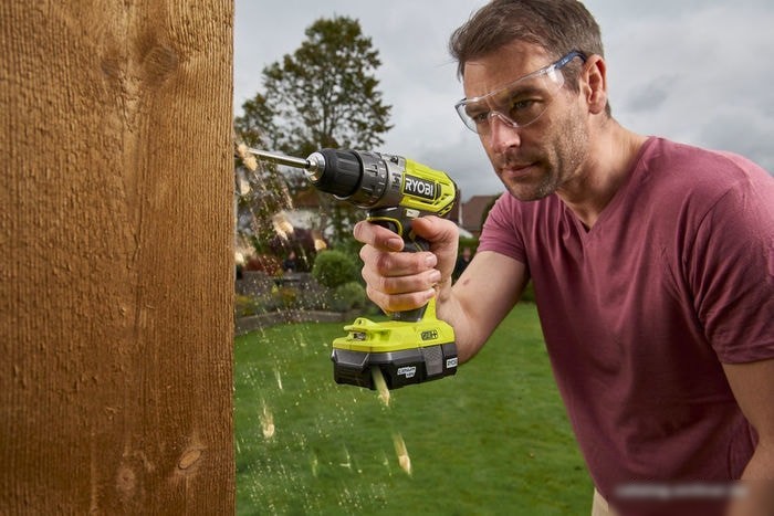 Ударный шуруповерт Ryobi R18PD2-220S 5133004459 (с 2-мя АКБ, сумка)