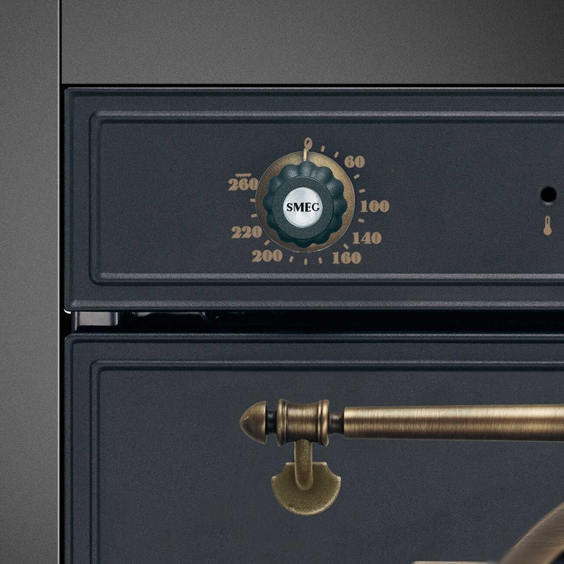 Электрический духовой шкаф Smeg SFP67C1TAO