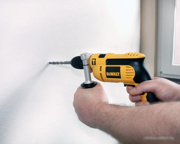 Ударная дрель DeWalt DWD024S