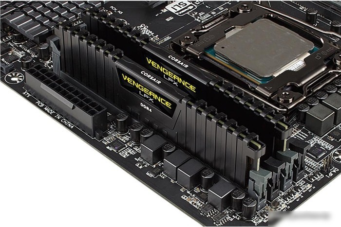 Оперативная память Corsair Vengeance LPX 2x16ГБ DDR4 3600 МГц CMK32GX4M2D3600C18