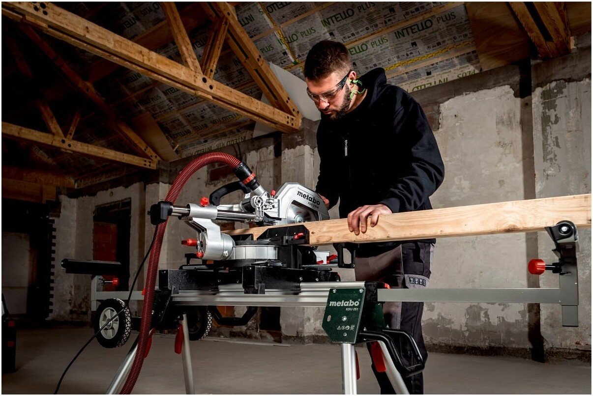 Торцовочная пила Metabo KGS 216 M Set 613216900
