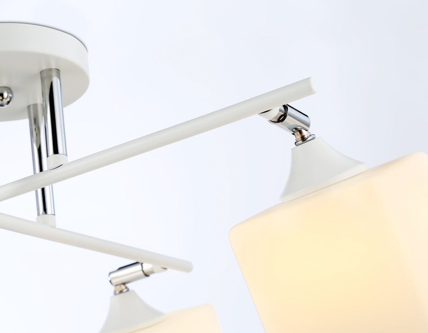 Люстра средней высоты Ambrella light TR303083/4 WH/CH/FR (белый/хром/белый матовый)