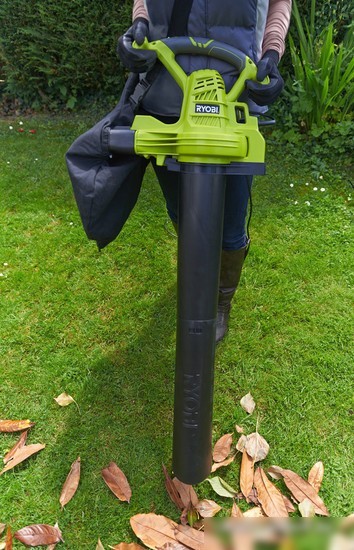 Ручная воздуходувка Ryobi RBV3000CSV