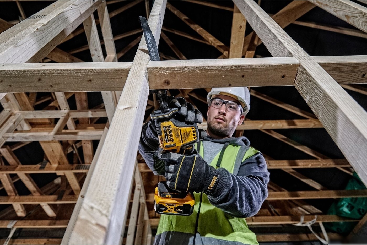 Сабельная пила DeWalt DCS369NT (без АКБ, кейс)