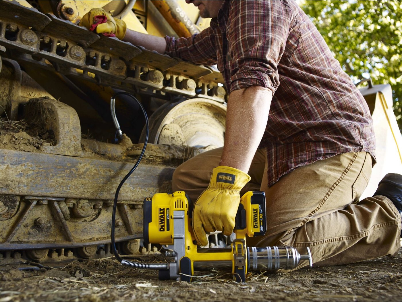 Пистолет смазочный DeWalt DCGG571M1-QW