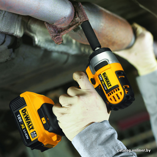 Ударный гайковерт DeWalt DCF880M2