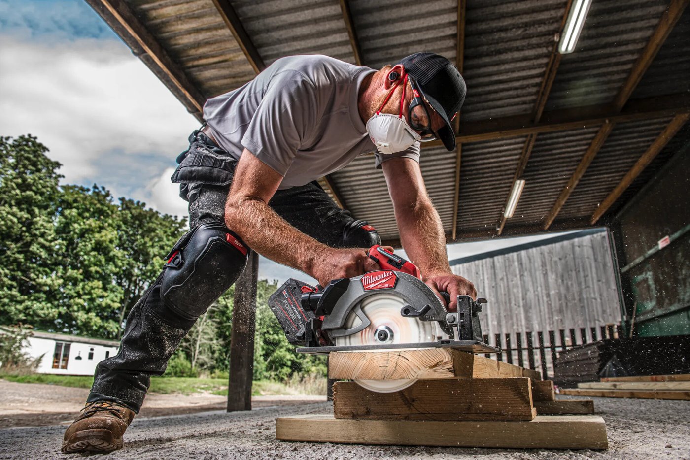 Дисковая (циркулярная) пила Milwaukee M18FCS66GR3-0 4933493491 (без АКБ)