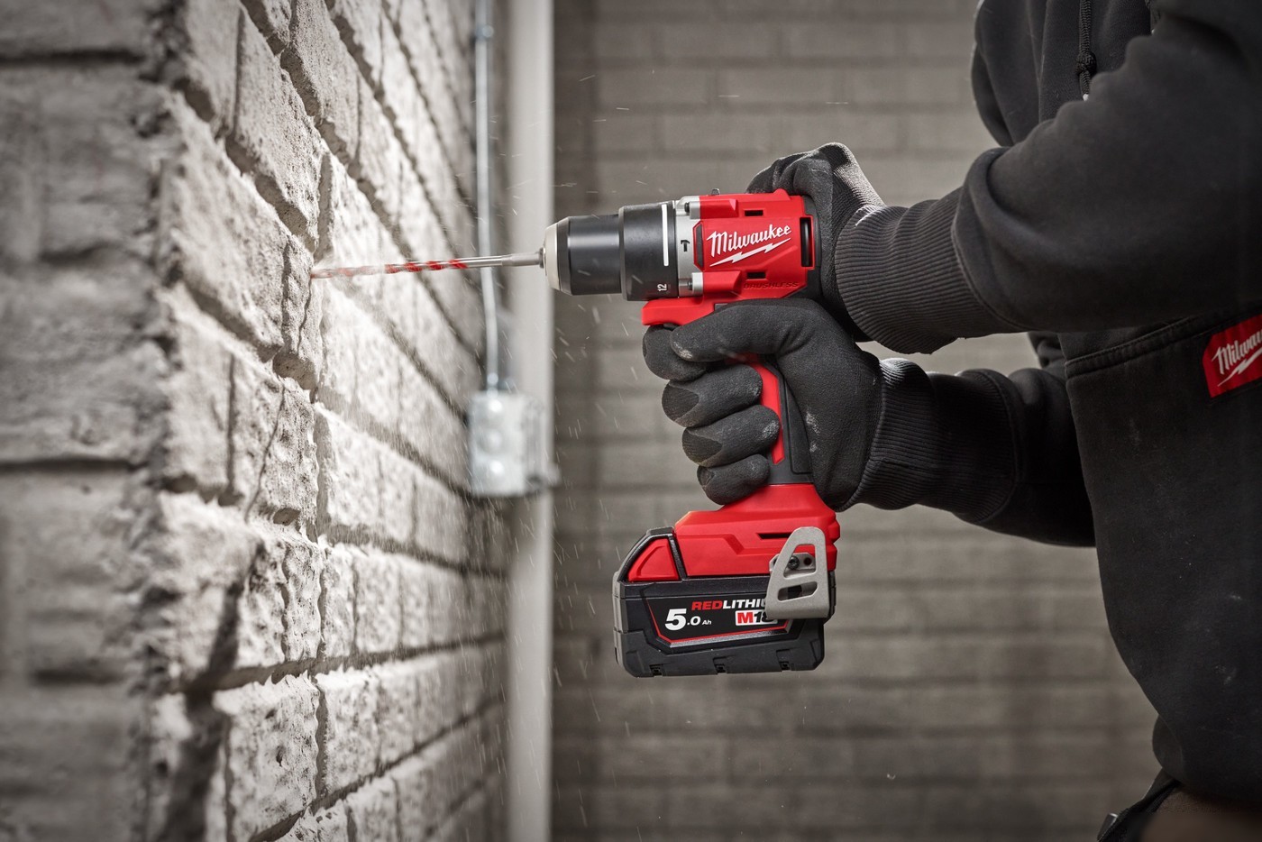 Ударная дрель-шуруповерт Milwaukee M18 BLPDRC-402C 4933492824 (с 2-мя АКБ 4 Ач, кейс)
