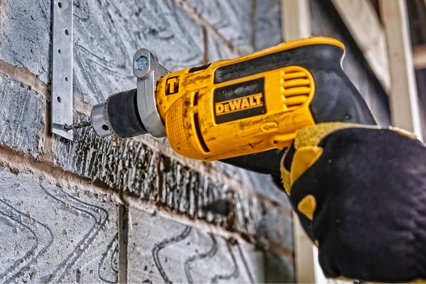 Ударная дрель DeWalt DWD024K (кейс)