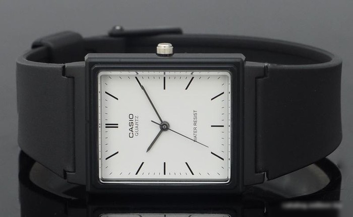 Наручные часы Casio MQ-27-7E