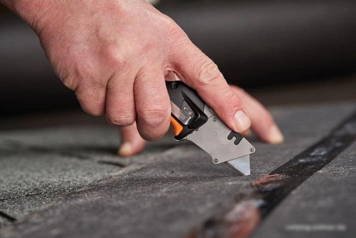 Нож строительный Fiskars CarbonMax 1027224