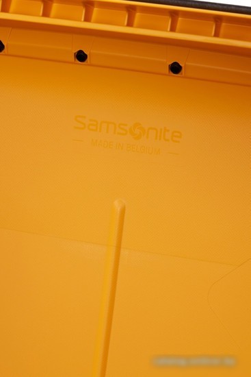 Чемодан Samsonite Essens Radiant yellow 69 см