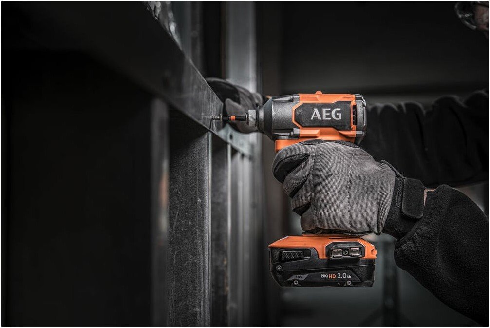 Винтоверт AEG Powertools BSS 18C3B3-0 4935478940 (без АКБ)