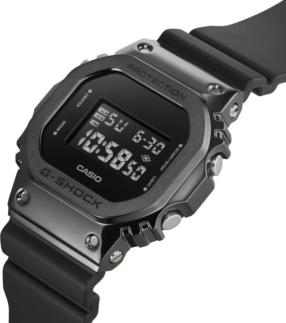 Наручные часы Casio G-Shock GM-5600UB-1E