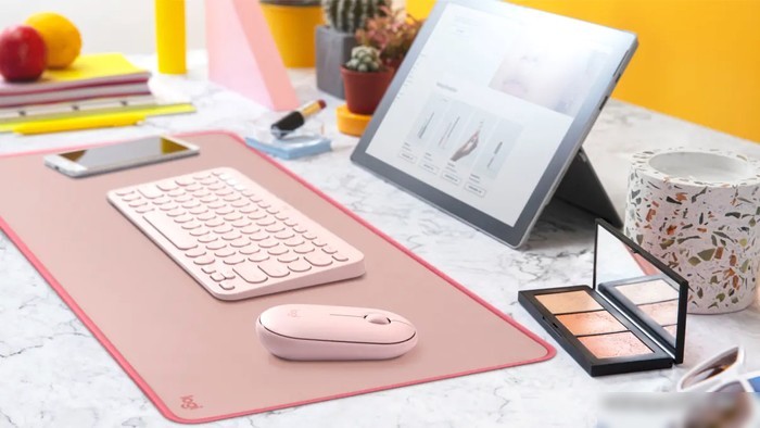 Коврик для мыши Logitech Desk Mat (темно-розовый)