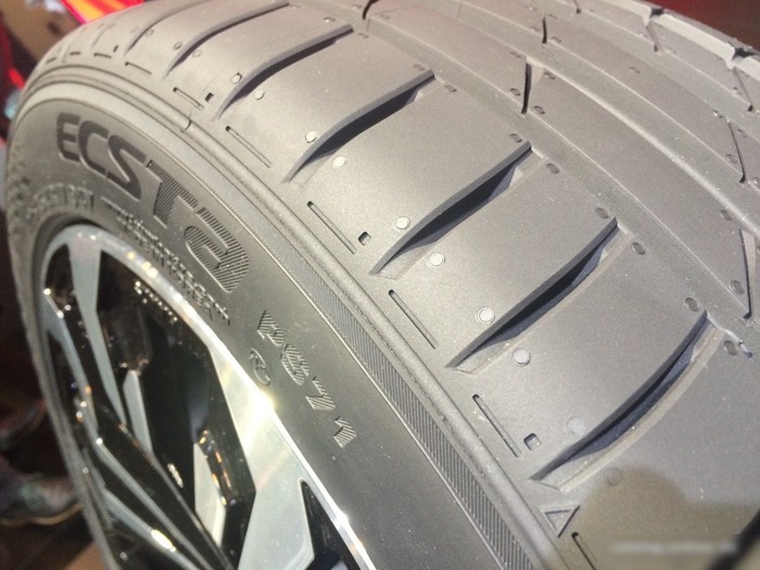 Летние шины Kumho Ecsta PS71 SUV 255/50R20 109Y