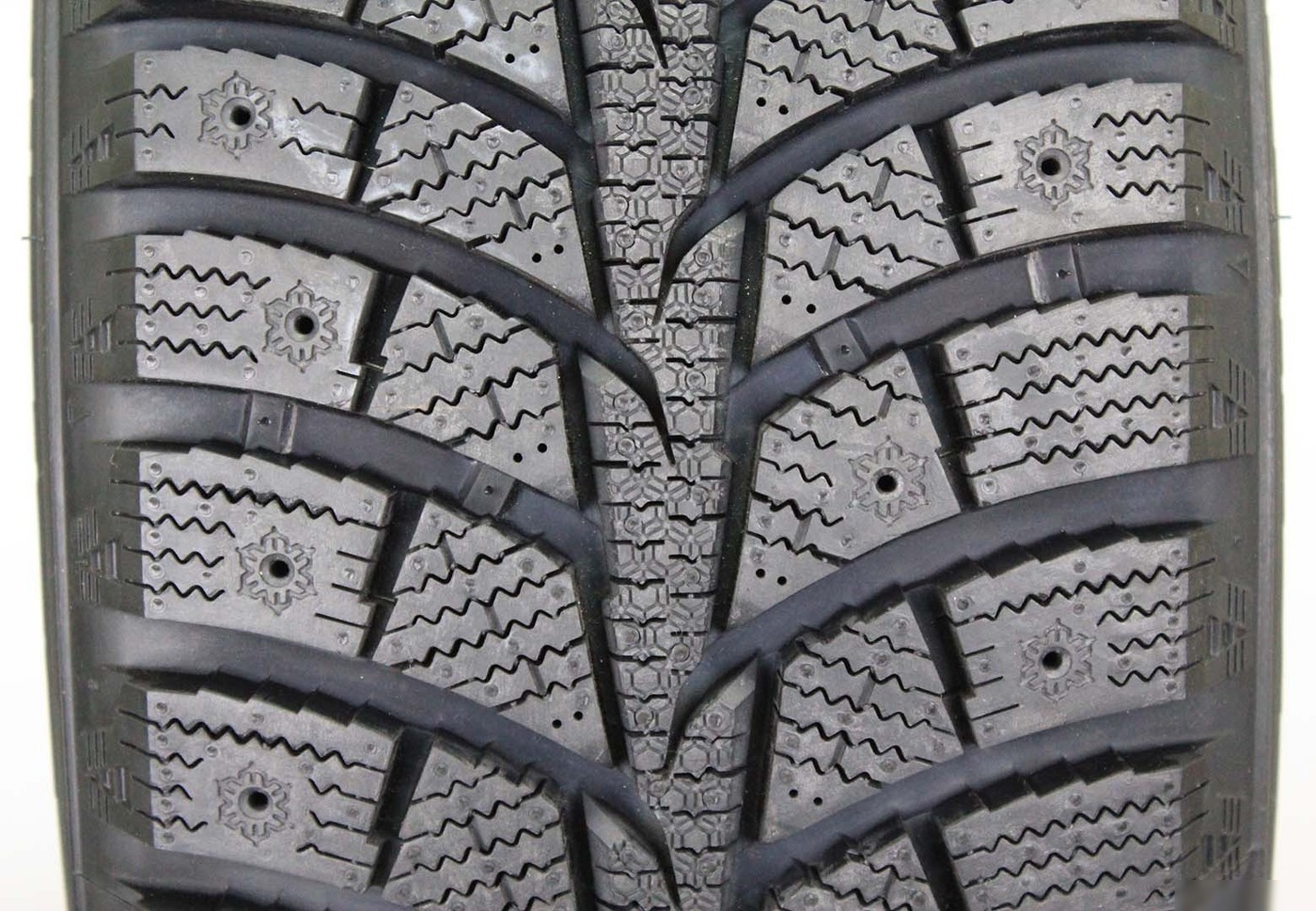 Зимние шины Laufenn I Fit LW71 225/70R16 107T (с шипами)