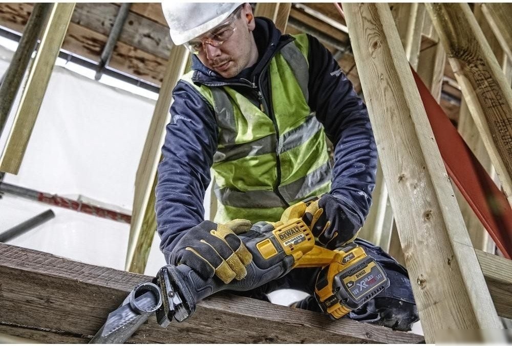 Сабельная пила DeWalt DCS389N (без АКБ)