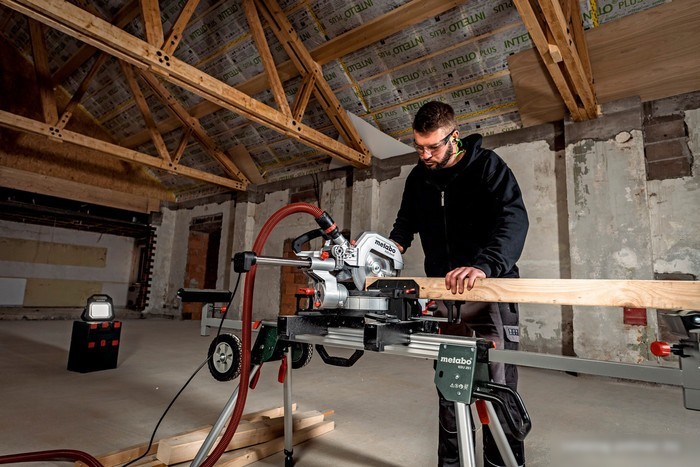 Торцовочная пила Metabo KGS 254 M 613254000
