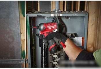 Винтоверт Milwaukee M12 FID-202X 4933459823 (с 2-мя АКБ, кейс)