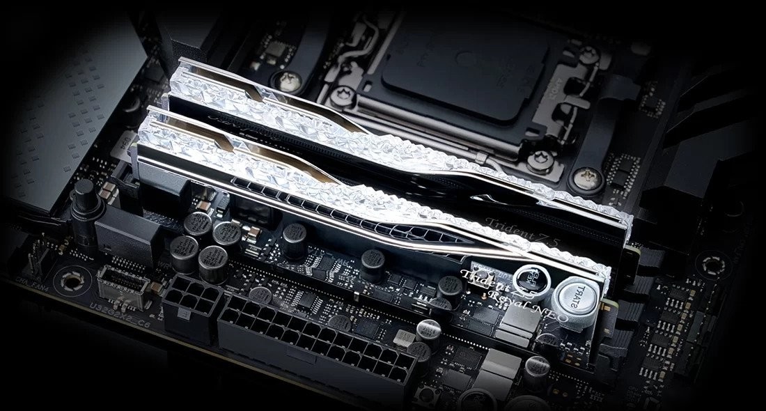 Оперативная память G.Skill Trident Z5 Royal Neo 2x32ГБ DDR5 6000 МГц F5-6000J3036G32GX2-TR5NS