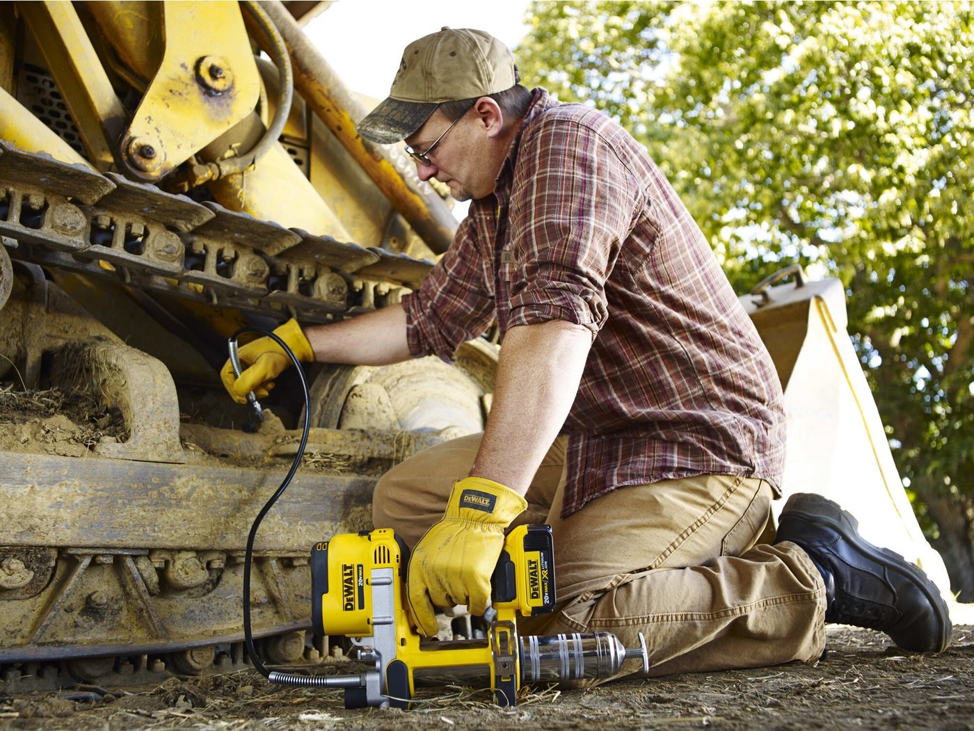 Пистолет смазочный DeWalt DCGG571M1-QW