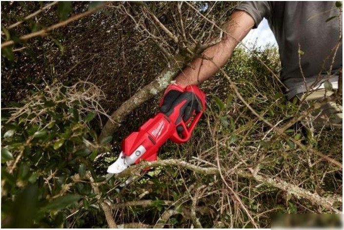 Секатор Milwaukee M12BLPRS-0 4933480114 (без АКБ)