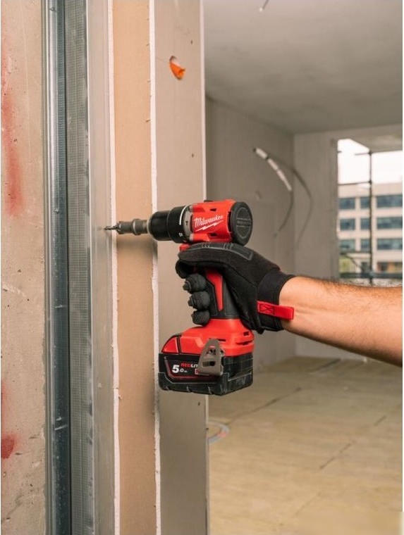 Ударная дрель-шуруповерт Milwaukee M18 M18BLPDRC-502C 4933492826 (с 2-мя АКБ 5 Ач, кейс)