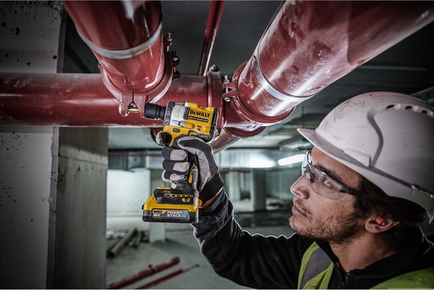 Гайковерт DeWalt DCF921E2T (с 2-мя АКБ, кейс)