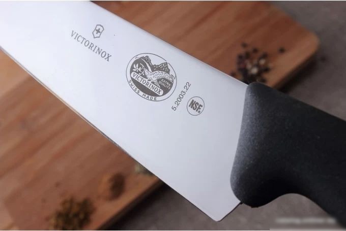 Кухонный нож Victorinox 5.2003.22