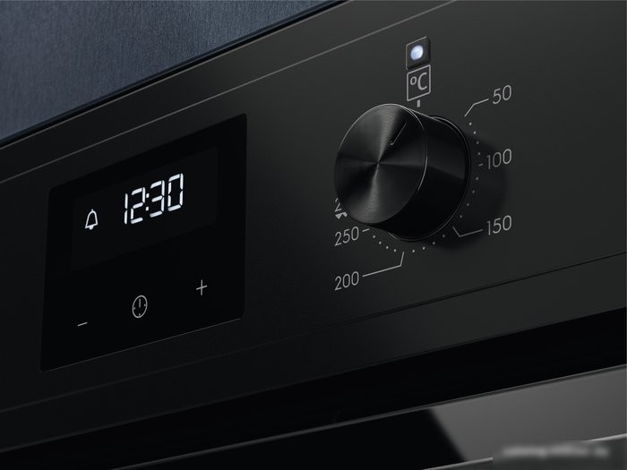 Электрический духовой шкаф Electrolux EOF3H40TH